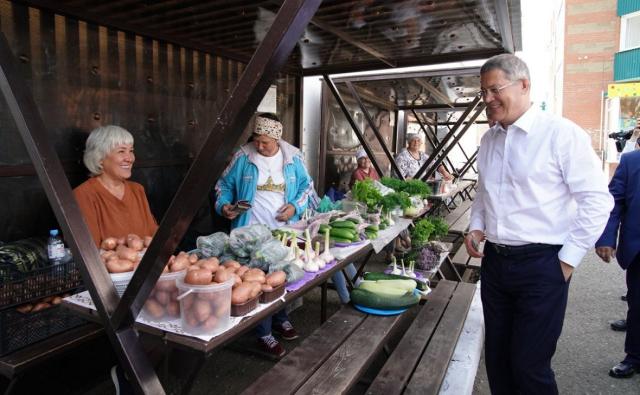 Хабиров рассказал, где покупает ягоды и огурцы