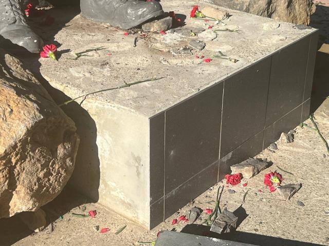 Второклассники разбили плиты на мемориале воинам-интернационалистам в Башкирии
