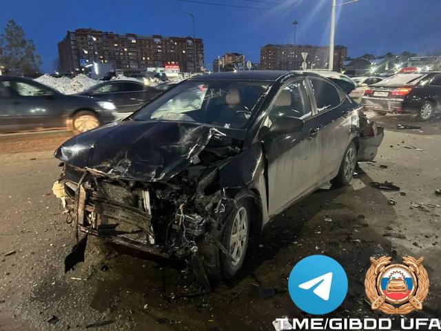 Два человека пострадали в тройном ДТП на улице Маршала Жукова в Уфе