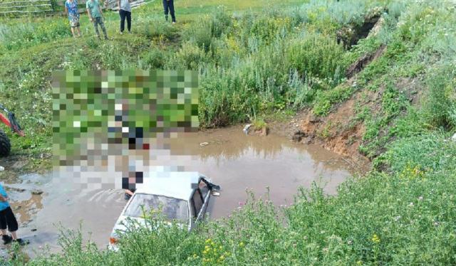 В упавшей с моста машине в Башкирии погибли два человека