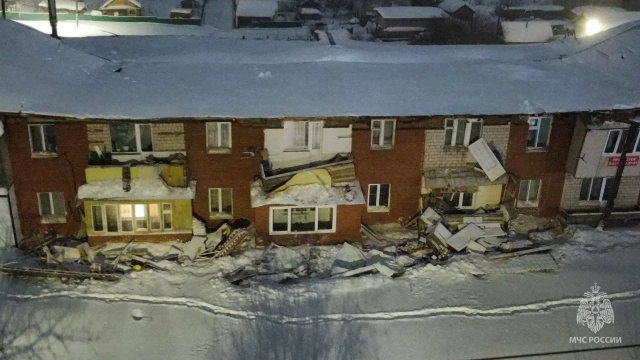 В селе в Башкирии жильцов двухэтажки эвакуировали из-за обрушения крыши