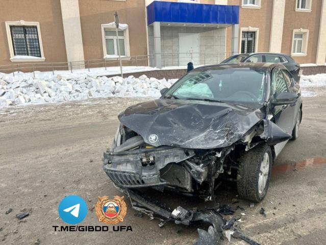 Водителя иномарки госпитализировали после аварии на Пархоменко в Уфе