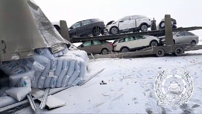 На М-5 в Башкирии столкнулись две фуры и автовоз, есть пострадавшие