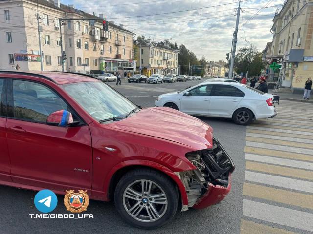 Три человека пострадали в аварии на Айской в Уфе