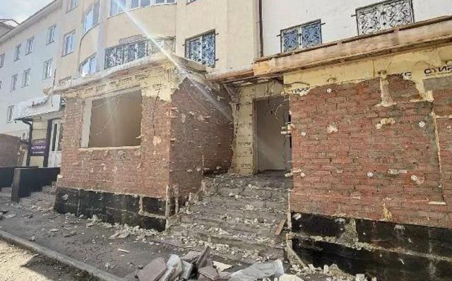Приставы принудительно демонтировали веранду многоквартирного дома в Белорецке