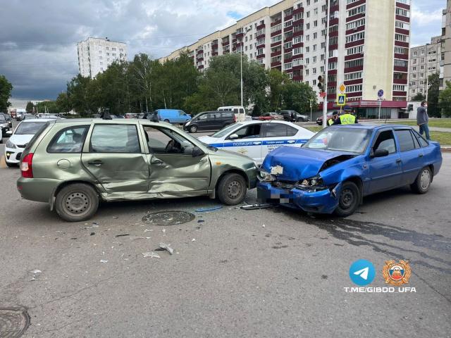 Двое водителей госпитализированы после ДТП на улице Машиностроителей в Уфе