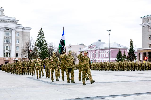 Фоторепортаж: в Уфе торжественно проводили батальон имени Даяна Мурзина