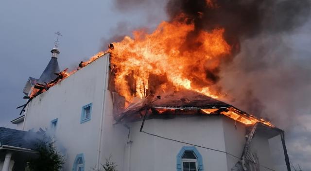 «Вода закончилась, и все уехали»: старейшую церковь Башкирии можно было спасти от огня