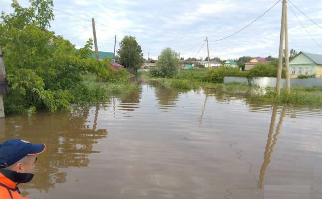 Часть райцентра Салаватского района Башкирии затопило из-за дождевого паводка