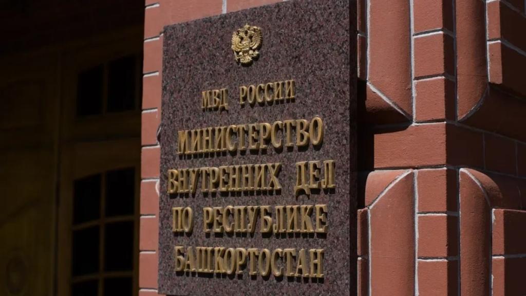 Житель Башкирии дал карту другу для покупки алкоголя и лишился крупной суммы