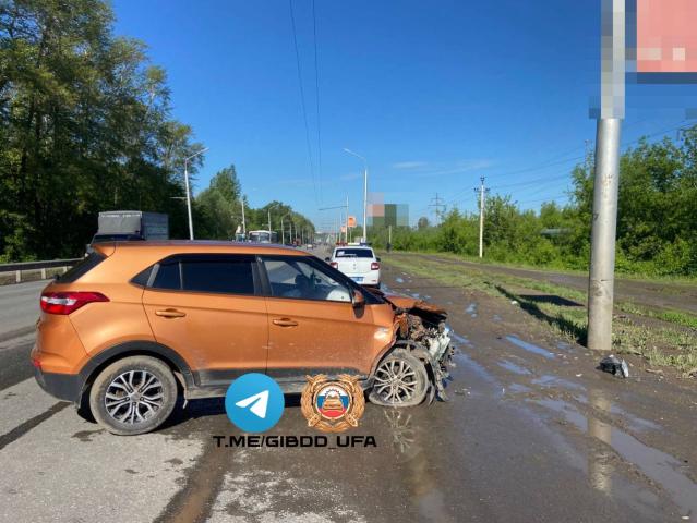 В Уфе водитель на иномарке влетел в столб на Сельской Богородской В Уфе водитель на иномарке влетел в столб на Сельской Богородской