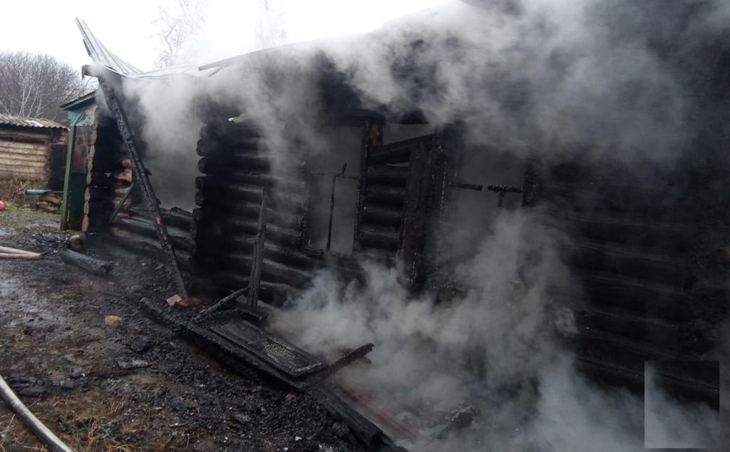 Пенсионер погиб при пожаре в сельском доме в Башкирии