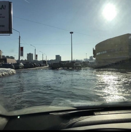 Уфимцы обеспокоены появлением огромной лужи на одной из улиц города
