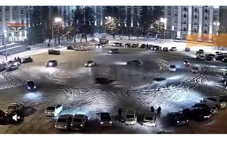 Уфимский дрифт: автонарушители устроили ночной беспорядок на Советской площади