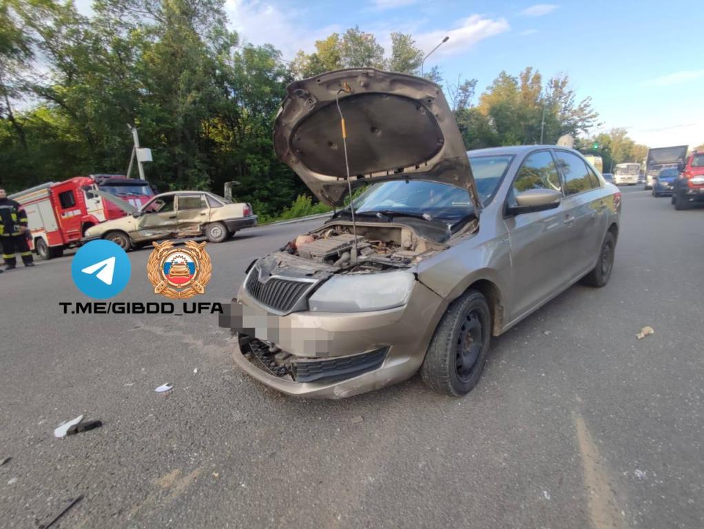 Водитель и 4-летний пассажир пострадали в жесткой аварии в Уфе