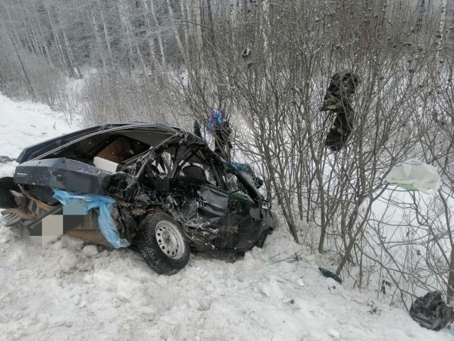 В жутком ДТП в Башкирии погиб пассажир легковушки