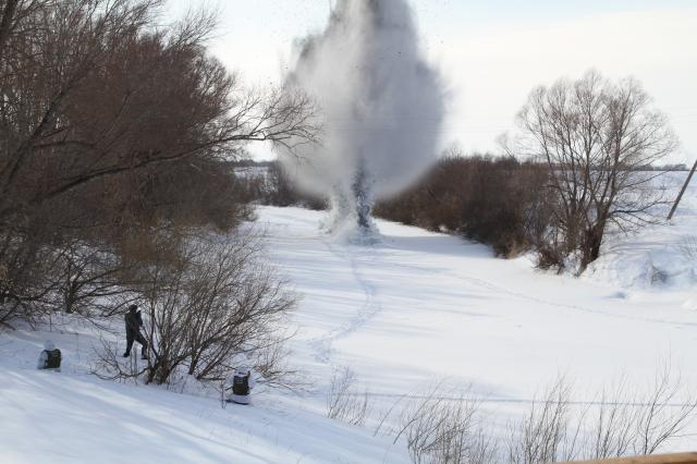 Как взрывают лед на реках Башкирии: большой фоторепортаж