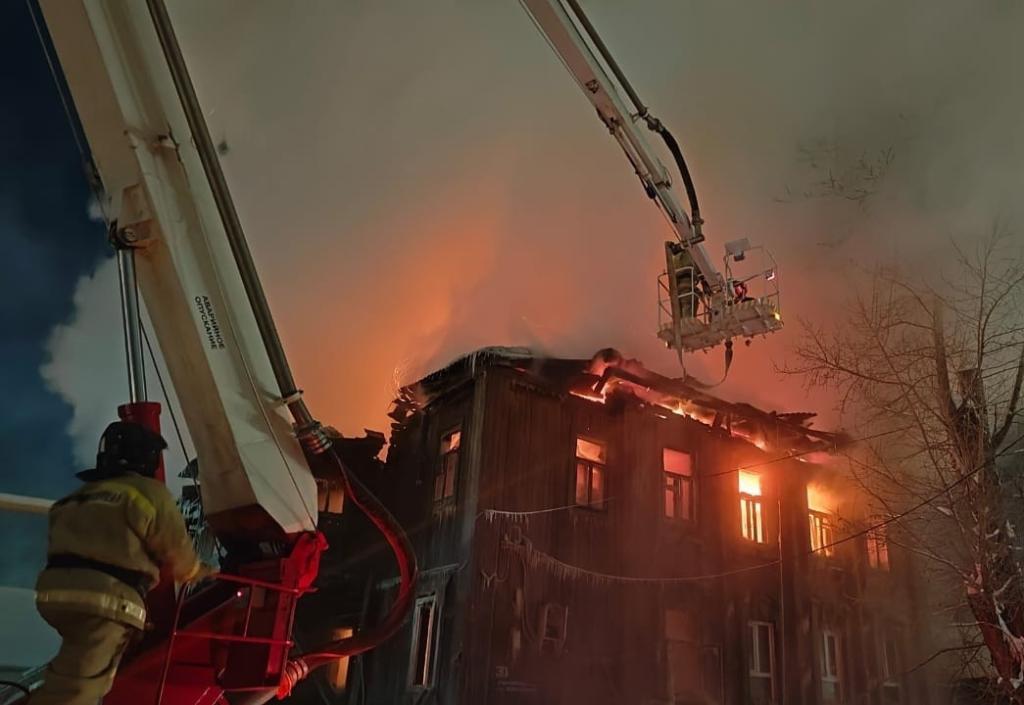 При пожаре в 15-квартирном доме в Уфе погибли два человека