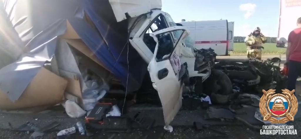 Три человека пострадали в массовом ДТП на трассе М-5 в Башкирии