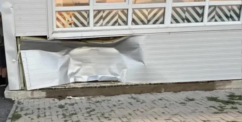 Пьяный пенсионер на иномарке врезался в здание магазина в Башкирии