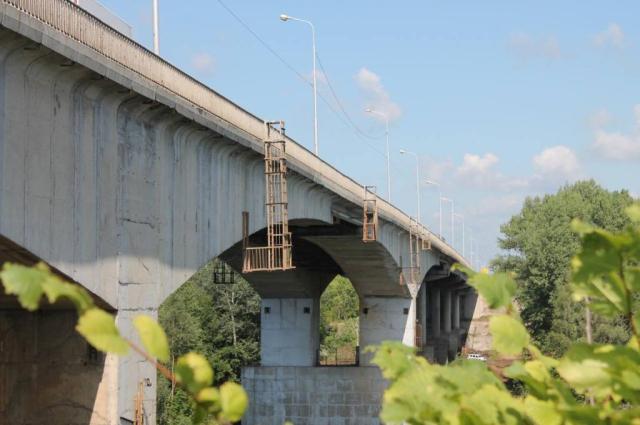 На ремонтирующемся Шакшинском мосту загорелась «ГАЗель»