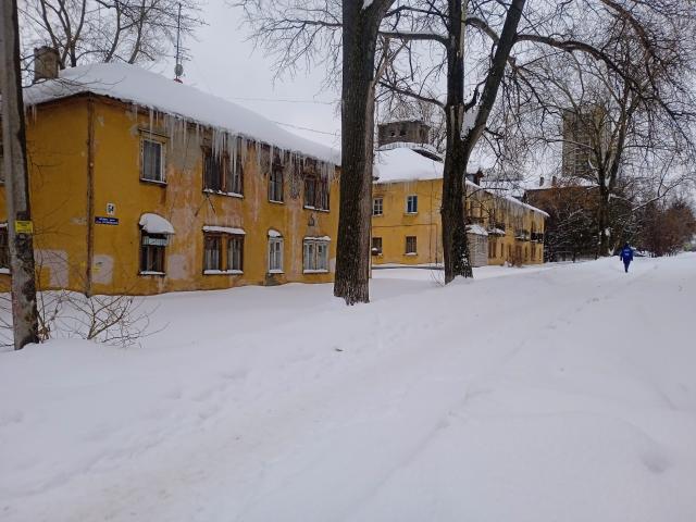 Уфимец поделился фотографиями снежного коллапса в городе