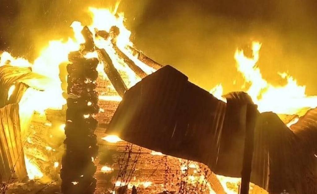 Пенсионер с ожогами госпитализирован после пожара в деревне в Башкирии