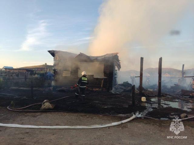 «Детская шалость с огнем»: в Башкирии сгорел дом многодетной семьи