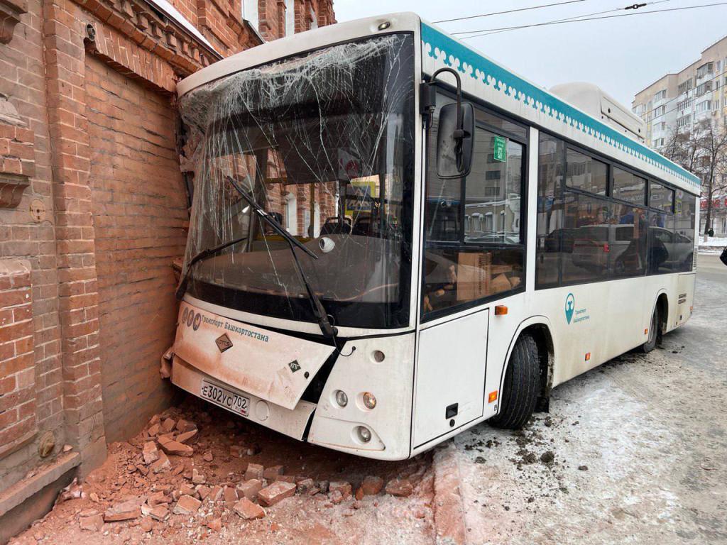 В Уфе завели дело после аварии с двумя автобусами, в котором пострадали восемь пассажиров