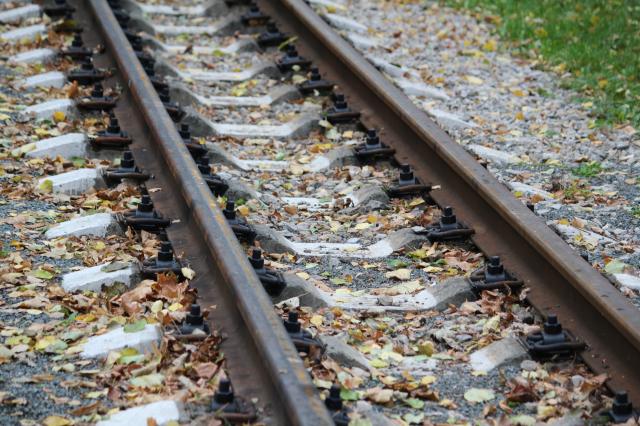 В Башкирии парень едва не погиб, зацепившись рюкзаком за поезд