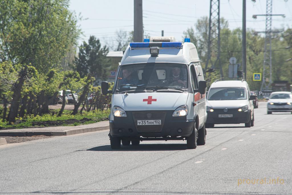 В Башкирии в больницу доставили одного из работников фермы