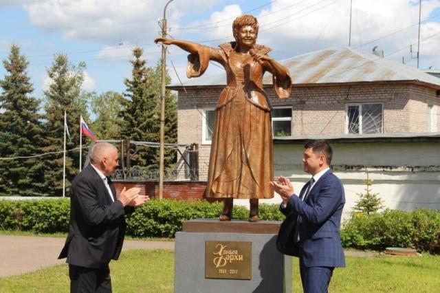 В Башкирии убрали памятник певице Хание Фархи