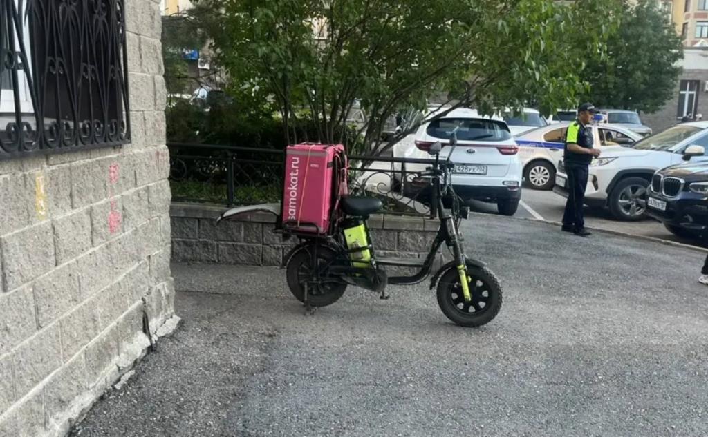 В Уфе мужчина на электровелосипеде сбил мальчика на самокате