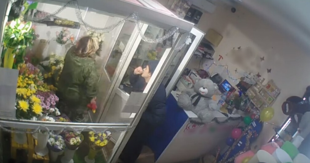 В Уфе сотрудники магазина подарят плюшевого медведя тому, кто поможет поймать вора