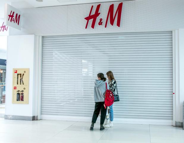 H&M объявил о временном открытии магазинов в России