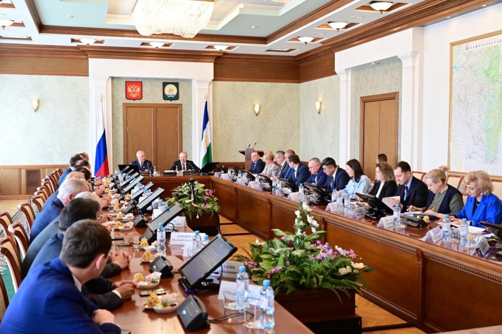 Премьер-министр Башкирии провел встречу с депутатами региона