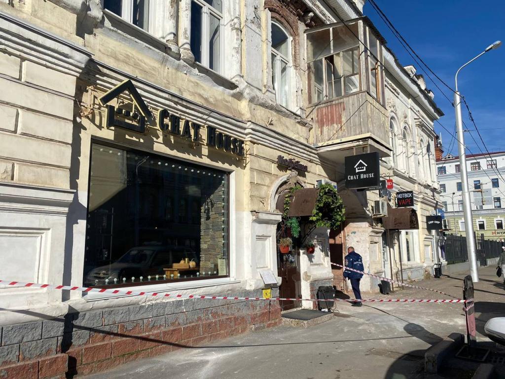 После обрушения фасада исторического здания в Уфе завели уголовное дело