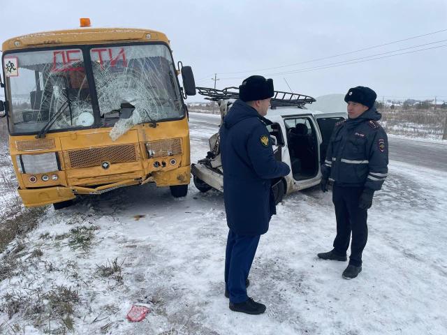 Прокуратура Башкирии начала проверку после аварии со школьным автобусом