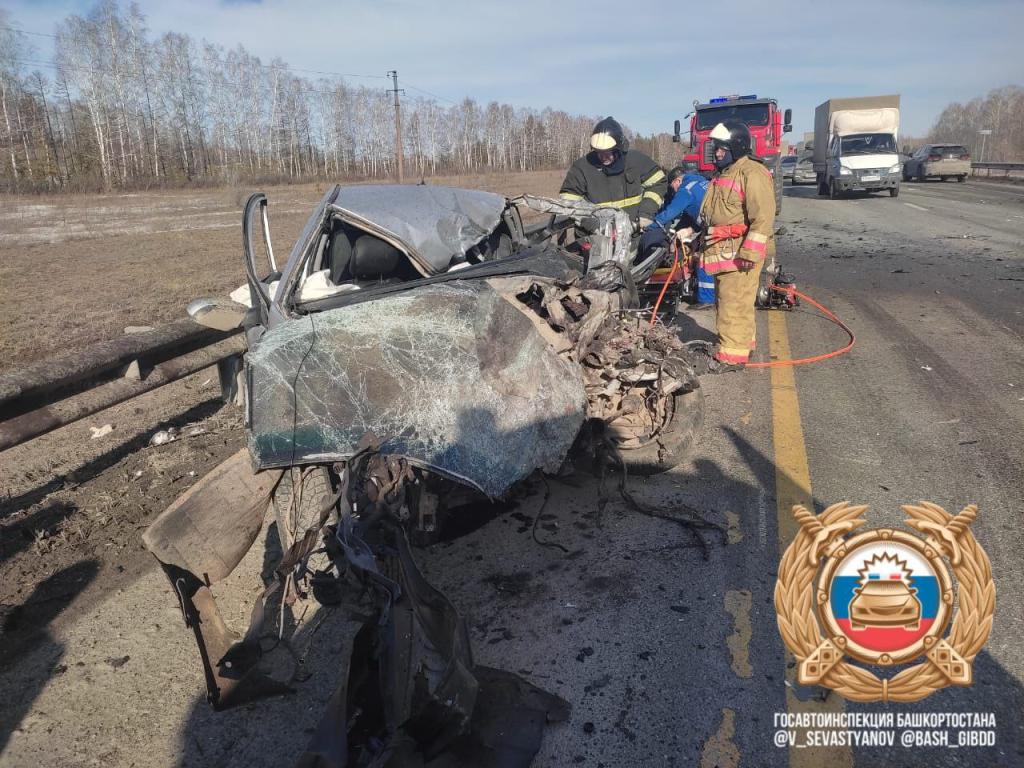 Мужчина погиб на М-5 в Башкирии в страшной аварии с фурой