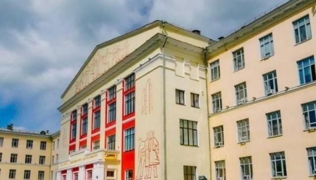 Замдиректора вуза в Октябрьском уволили из-за утраты доверия