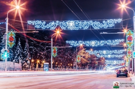 На улице Ленина зажглась иллюминация с логотипом КХЛ