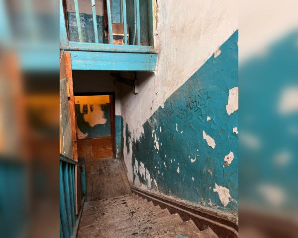 Депутат Курултая показала 80-летний дом с разрушающимися стенами и сгнившими трубами в Уфе