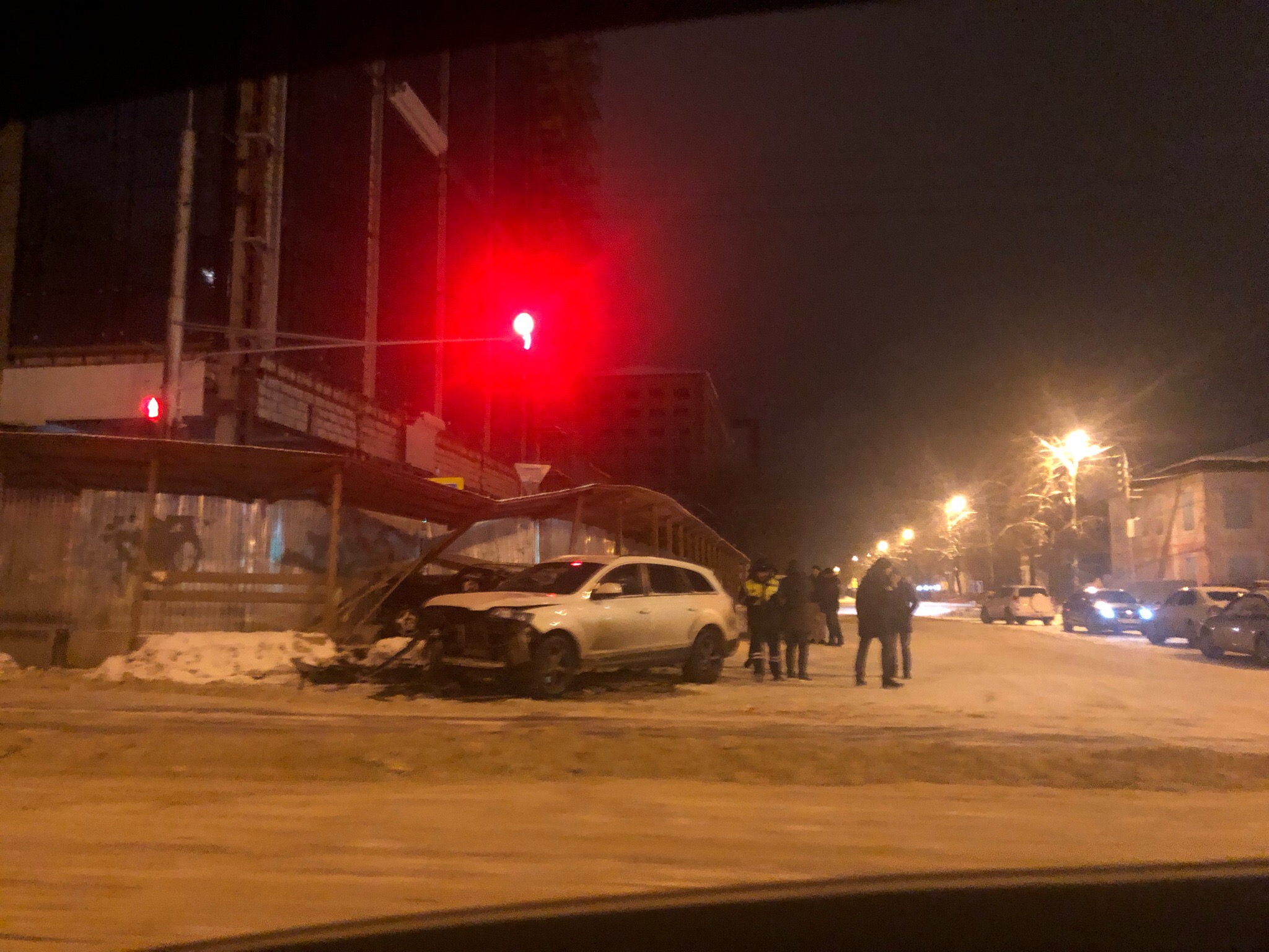 В Уфе ночью лоб в лоб столкнулись Audi Q7 и Mercedes