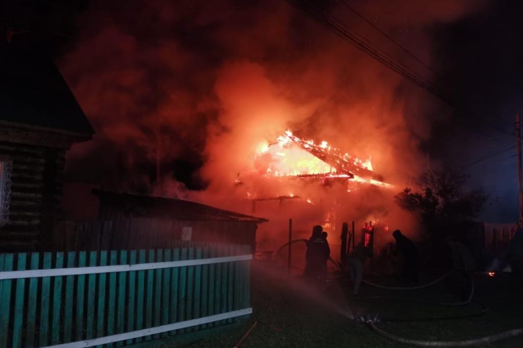В Башкирии ночью в пожарах заживо сгорели три человека