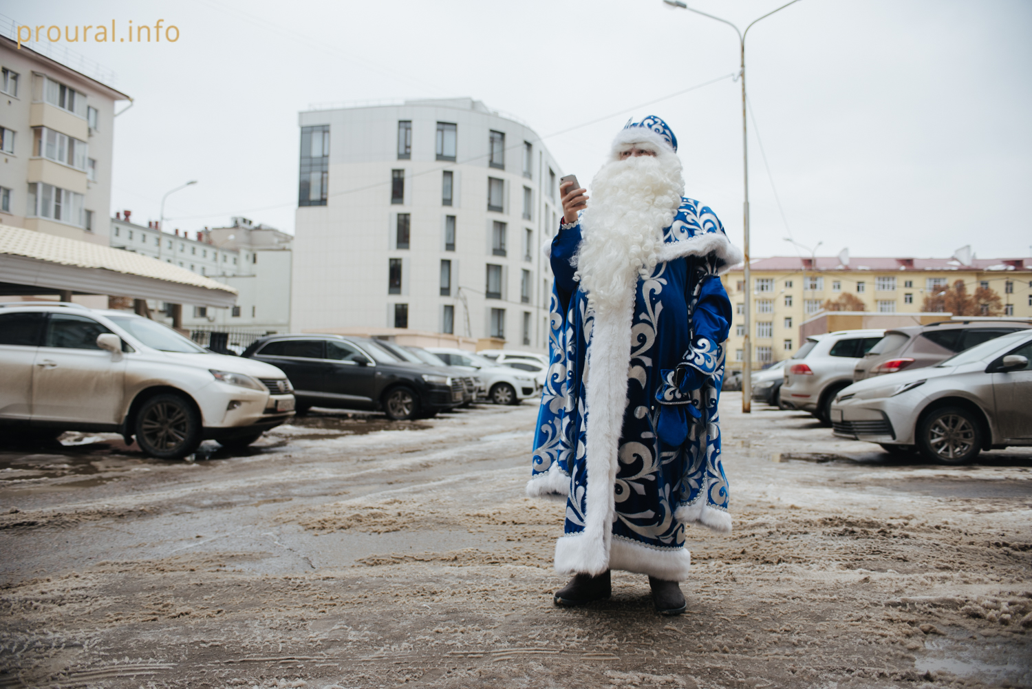 «Здравствуй, Дедушка Мороз»: фоторепортаж о сказочной работе уфимца