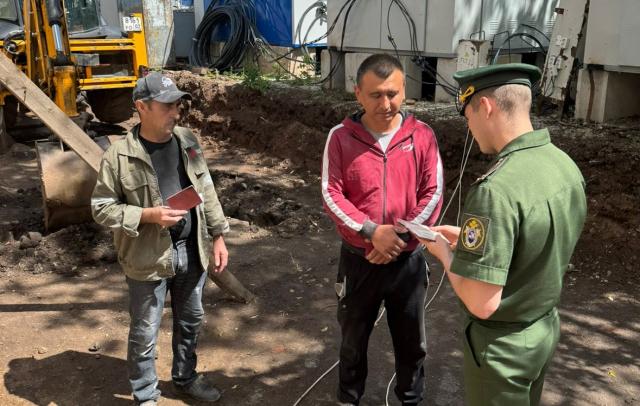 Мигрантов с российским гражданством в Башкирии заставили встать на воинский учет