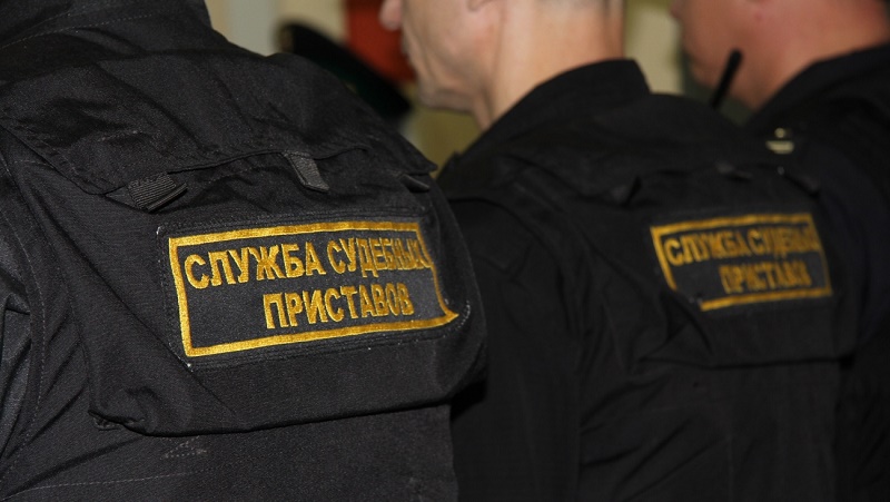 Уфимка обвинила судебных приставов в рукоприкладстве
