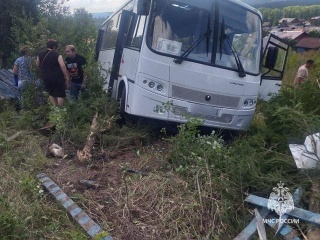 В Башкирии автобус с 30 пассажирами вылетел в кювет