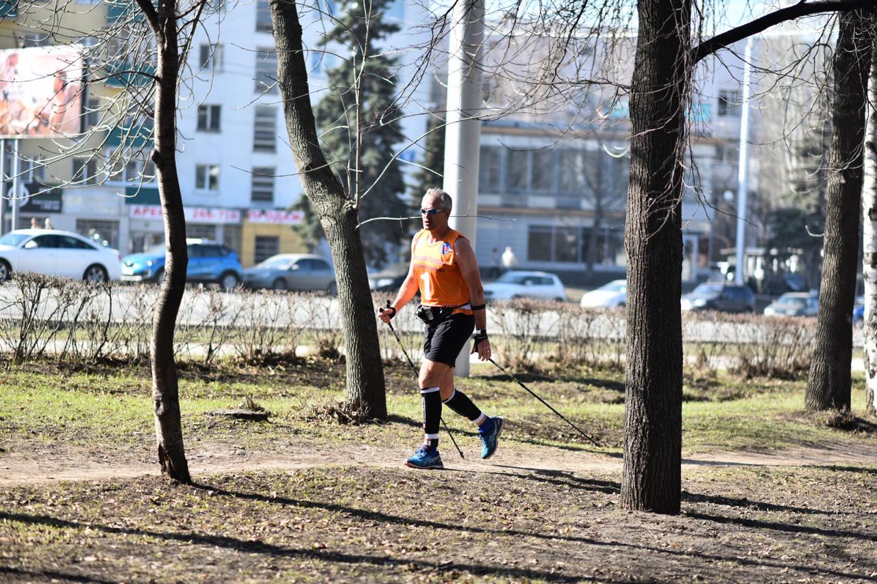 В Уфе спортсмен установил рекорд на 12-часовом марафоне по северной ходьбе