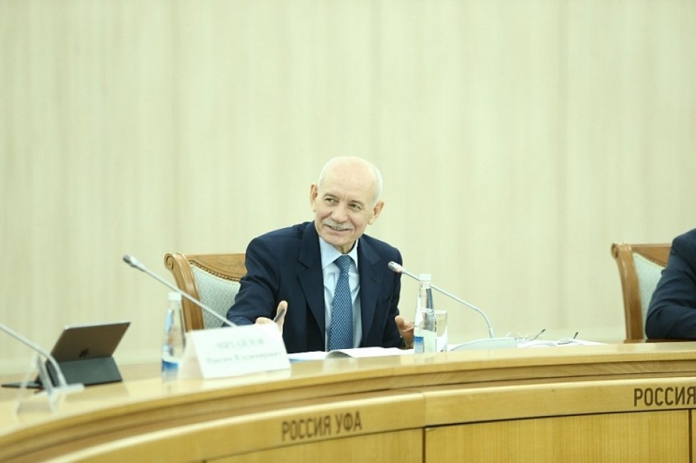 Рустэм Хамитов заявил, что кандидаты в депутаты должны быть молодыми